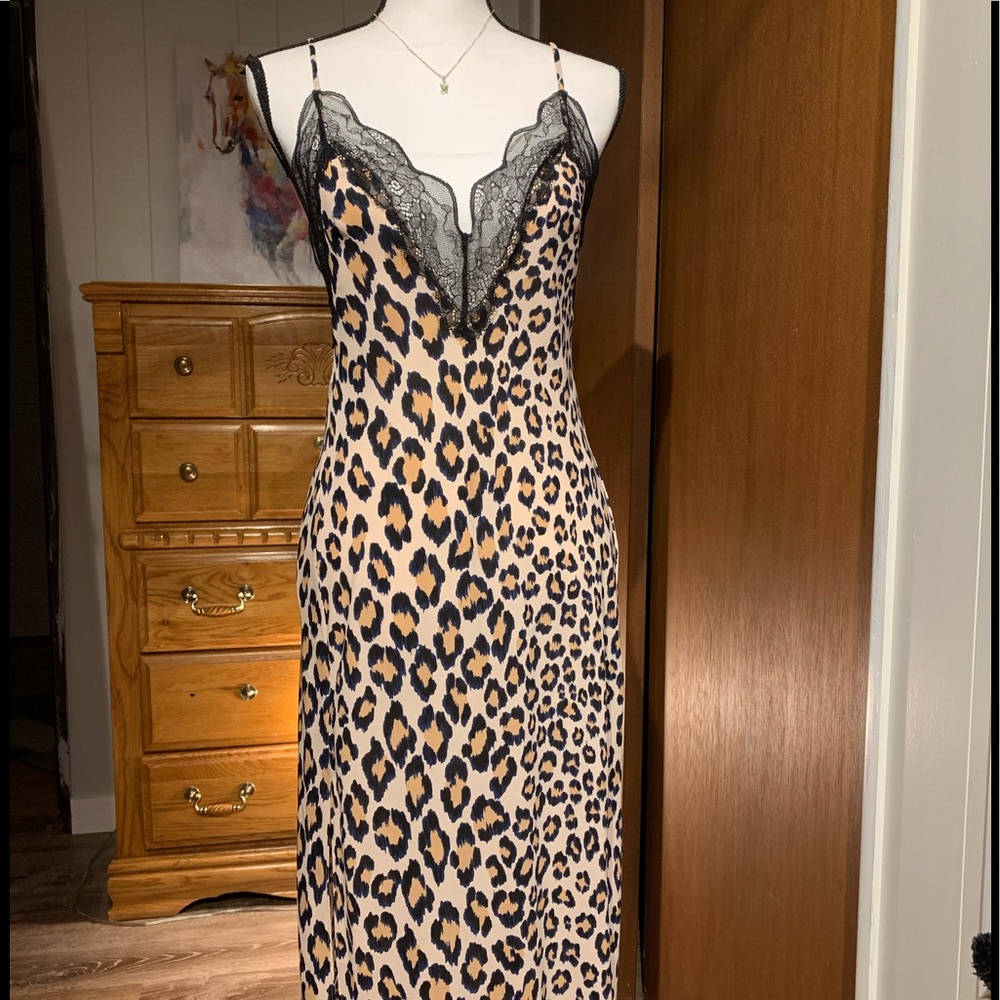 NWT Sexy Victoria’s Secret Leopard Print Négligée